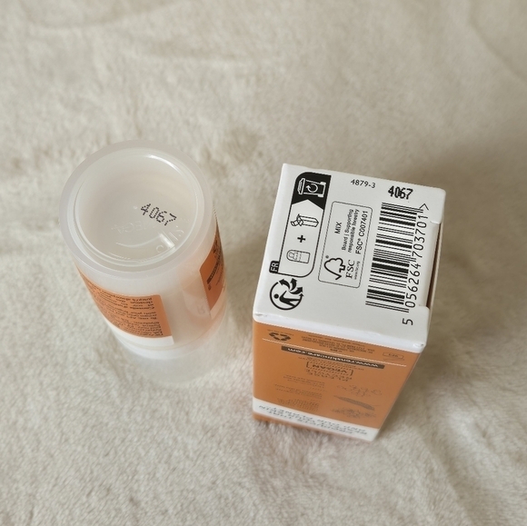 REN Radiance Brightening Dark Circle Eye Cream - Picture 2 of 7